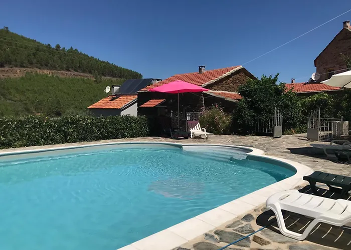 Casas Da Nascente Farm stay Loriga